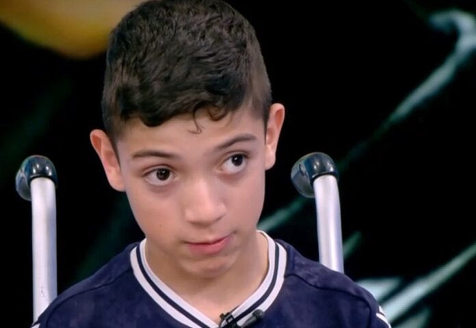 Συγκλονίζει ο μικρός Γιαννάκης: «Έχουμε δεύτερο όροφο στο σχολείο, δεν μπορώ να πάω»