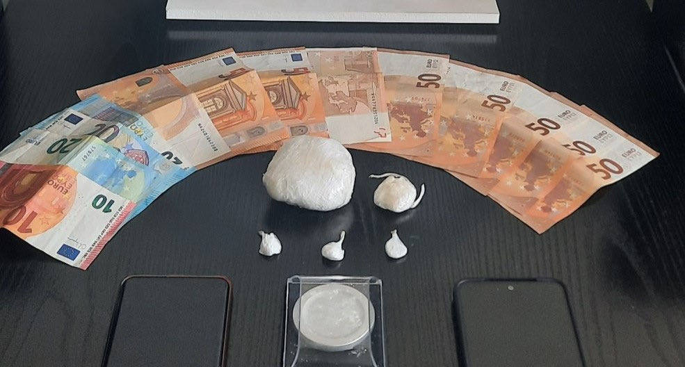 Χειροπέδες σε γνωστό επιχειρηματία τροφίμων για διακίνηση ναρκωτικών