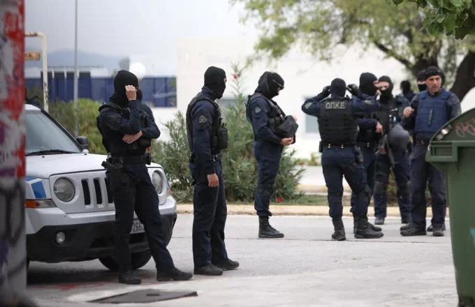 ΕΛΑΣ: Επιχείρηση εκκένωσης της Νομικής Σχολής που τελεί υπό κατάληψη