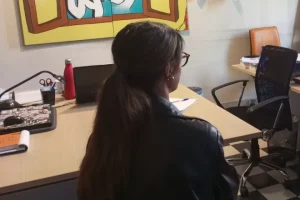 Νεαρή πρόσφυγας από το Ιράν, υποψήφια στις πανελλαδικές