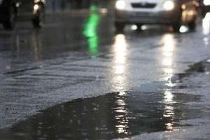 Με βροχή ξεκίνησε η Τετάρτη – Υποχωρεί η Αφρικανική σκόνη