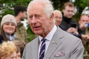 Βασιλιάς Κάρολος: Δε θέλει να βλέπει τα εγγόνια του μόνο σε βιντεοκλήσεις