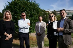 Μνημείο στη μνήμη των θυμάτων των Τεμπών από τον Δήμο Αθηναίων