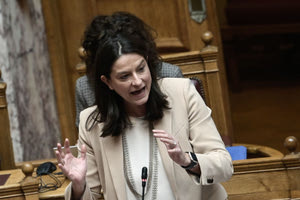 Ζητούν παραίτηση της Κεραμέως μετά τα πρόστιμα για το σκάνδαλο διαρροής των προσωπικών δεδομένων