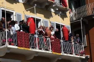 Πάσχα: Το σπάσιμο των μπότηδων από την Κέρκυρα