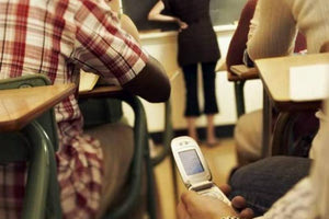 Από σήμερα Δευτέρα ισχύουν τα μέτρα για τα κινητά τηλέφωνα και το νέο ποινολόγιο των μαθητών