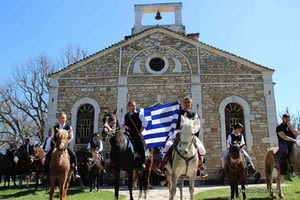 Δευτέρα του Πάσχα: Αυγομαχίες, Λέηση & άλλα εντυπωσιακά έθιμα και παραδόσεις ανά την Ελλάδα