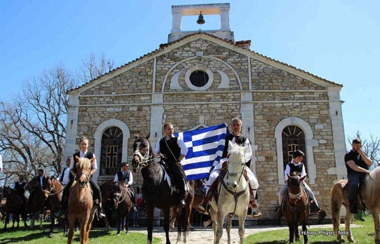 Δευτέρα του Πάσχα: Αυγομαχίες, Λέηση & άλλα εντυπωσιακά έθιμα και παραδόσεις ανά την Ελλάδα