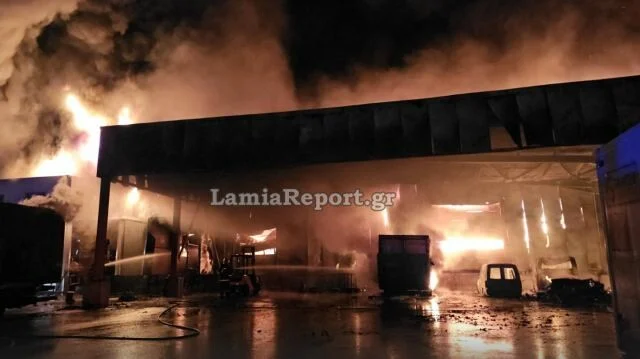 Λαμία: Κάηκε εργοστάσιο που είχε ετοιμάσει τα …επίμαχα σχολικά γεύματα
