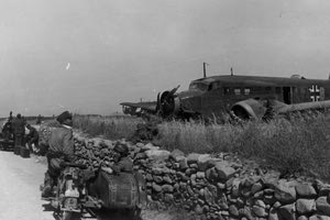 Το Μάλεμε πέφτει, ο βασιλιάς φεύγει για τη Μέση Ανατολή