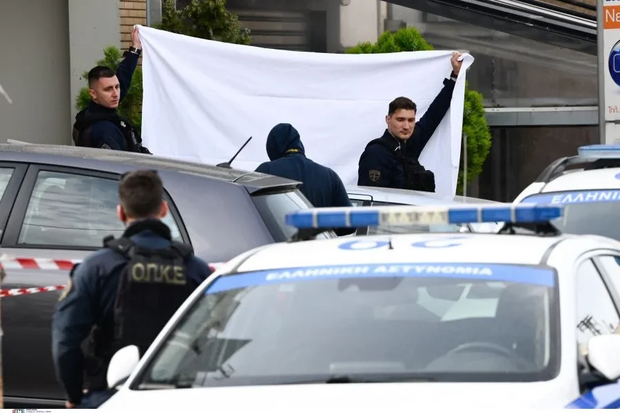 Γυναικοκτονία στο Μενίδι: «Με έπιασε από το λαιμό και μου γύρισε το δάχτυλο» – Η συγκλονιστική κατάθεση της 40χρονης στις 7 Μαΐου