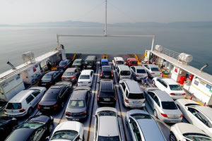 Σε ειδικές συνθήκες θα μεταφέρονται τα ηλεκτρικά αυτοκίνητα στα πλοία