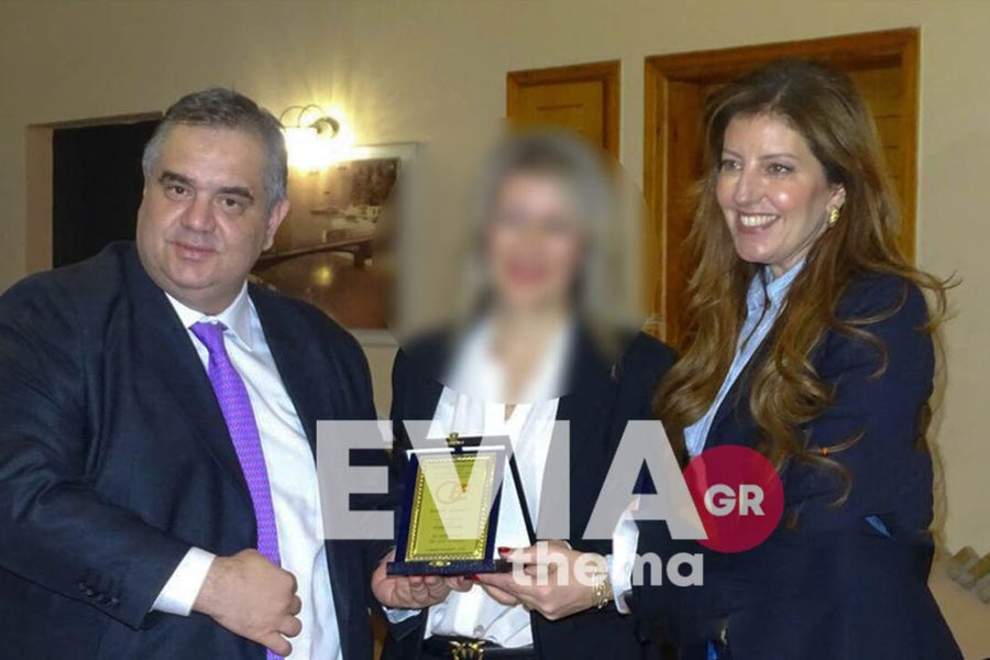Την είχαν βραβεύσει ως την καλύτερη υπάλληλο της Εφορίας!