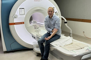 Γιατρός έκανε τον εαυτό του… πειραματόζωο και απαλλάχθηκε από τον καρκίνο