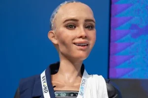 Το ρομπότ Sophia στέλνει μήνυμα στους Έλληνες για την επική τούμπα στην Θεσσαλονίκη