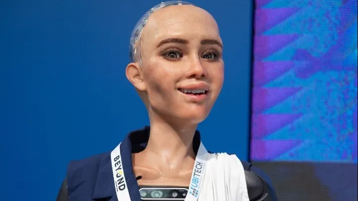 Το ρομπότ Sophia στέλνει μήνυμα στους Έλληνες για την επική τούμπα στην Θεσσαλονίκη