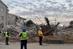 Νότια Αφρική: Άνδρας ανασύρθηκε ζωντανός από τα ερείπια, πέντε ημέρες μετά την κατάρρευση κτιρίου στην πόλη Τζορτζ