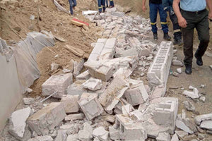 Και ξαφνικά… ο τοίχος κατέρρευσε!