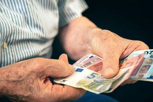 Ηλεκτρονικός big brother «φακελώνει» κάθε Έλληνα – Στοιχεία ακόμη και για τις οφειλές σε ρεύμα και κινητά