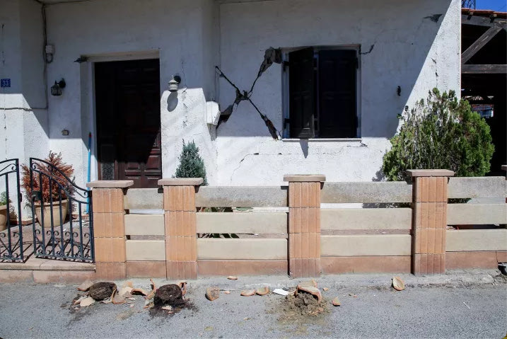 «Κλείστε τους φακέλους αποκατάστασης κτηρίων και αρκεστείτε στα 3.000 ευρώ της πρώτης αρωγής»!