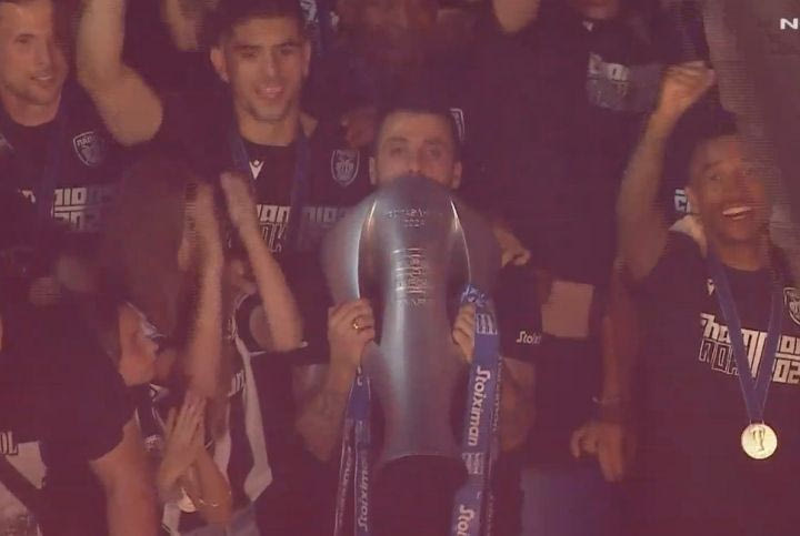 Υψώθηκε στον ουρανό της Θεσσαλονίκης το τρόπαιο του πρωταθλητή ΠΑΟΚ