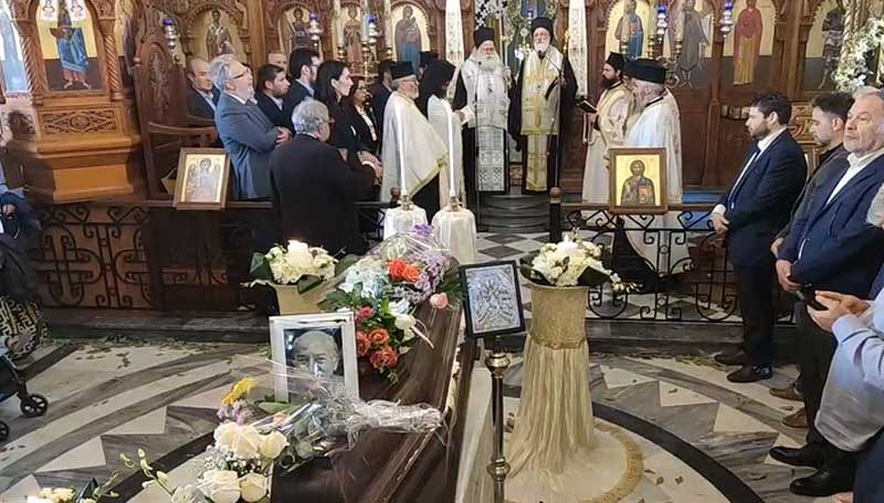 Στην τελευταία του κατοικία ο Φοίβος Ιωαννίδης – συγκίνησε με τον επικήδειο λόγο του ο Ν. Ανδρουλάκης