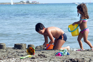 SOS από παιδίατρο για τους πνιγμούς: «Μην αφήνετε τα παιδιά από τα μάτια σας»