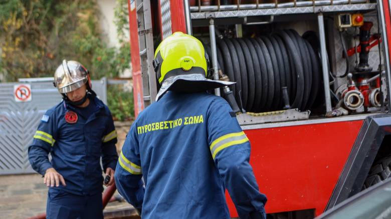 Σε εξέλιξη φωτιά στη Λιβαδειά – κοντά σε σχολικό συγκρότημα