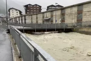 Ελβετία: Εικόνες καταστροφής μετά τις φονικές πλημμύρες