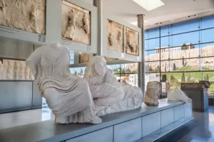 Λίνα Μενδώνη: «Το Μουσείο της Ακρόπολης ιδανικό για να φιλοξενήσει το σύνολο των Γλυπτών του Παρθενώνα»