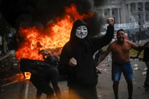 Αργεντινή: Επεισόδια στο Κονγκρέσο εξαιτίας του αμφιλεγόμενου πακέτου μεταρρυθμίσεων
