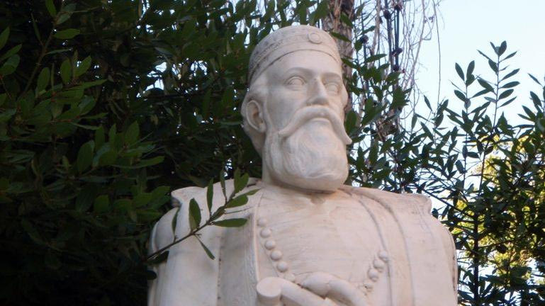 Ο θάνατος του Δασκαλογιάννη: “Εις την Πλατείαν των Τριών Καμαρών εκδέροντες αυτόν ζώντα…”