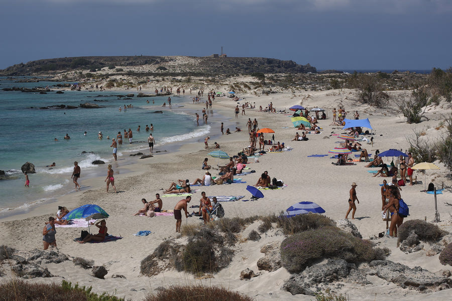 Η Περιφέρεια επιβεβαιώνει: Κατάλληλες για κολύμβηση οι ακτές, τα νερά στα Χανιά είναι εξαιρετικής ποιότητας