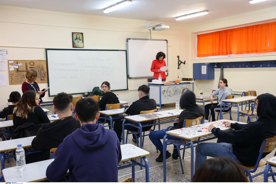 Οι πρώτοι των πρώτων στις Πανελλήνιες: Τα μυστικά της επιτυχίας τους και οι στόχοι για το μέλλον