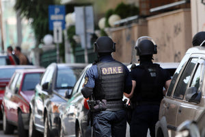 Τραυματισμοί αστυνομικών στις Γωνιές: “Καλοστημένη και οργανωμένη επίθεση από 30 άτομα”