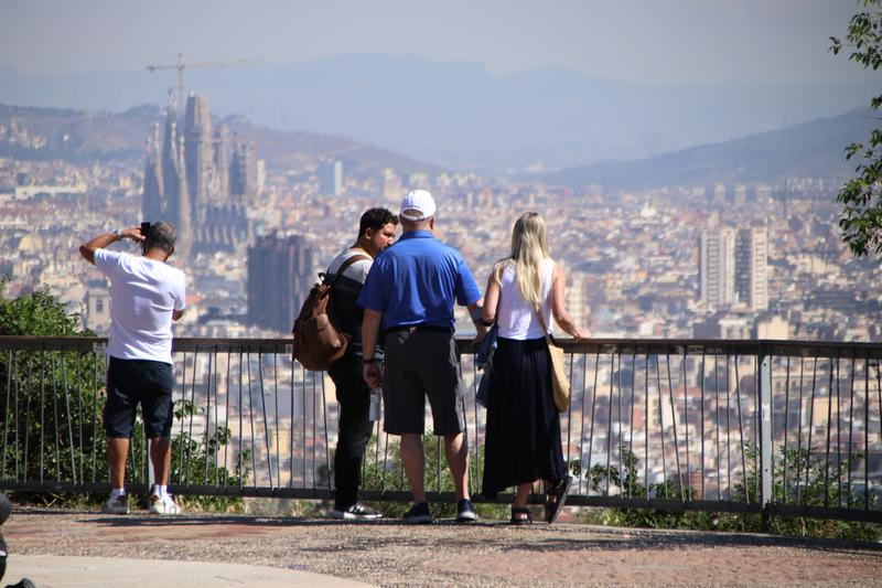 “Βόμβα” από τον δήμαρχο Βαρκελώνης: Σχεδιάζει να απαγορεύσει το Airbnb!