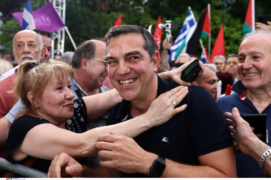 ΣΥΡΙΖΑ: Αποθέωση για τον Αλέξη Τσίπρα στην ομιλία Κασσελάκη στην Αθήνα