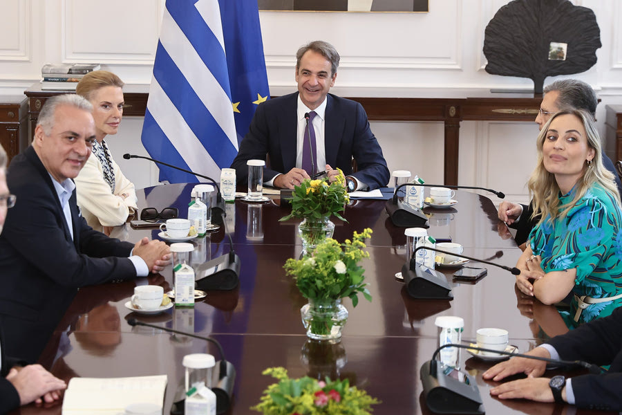 Στο Μαξίμου οι νεοεκλεγμένοι ευρωβουλευτές εν μέσω ζυμώσεων και σενάρια ανασχηματισμού
