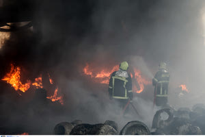 Φωτιά σε εργοστάσιο στην Κηφισιά: Aπίστευτες εικόνες