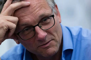 Τα σενάρια για την εξαφάνιση του παρουσιαστή του BBC – Τι είπε η σύζυγός του