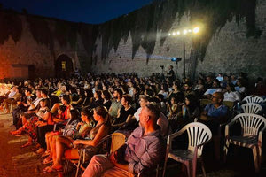 Μουσική παράσταση για τα αδέσποτα ζώα: Κατάμεστη η «Πύλη Βηθλεέμ»!