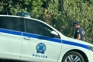 Τροχαίο στο Μπαλί: Αυτοκίνητο έπεσε πάνω σε περιπολικό!
