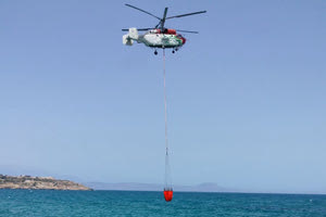 Υπό έλεγχο η φωτιά στα Ακούμια και τα Τρία Μοναστήρια