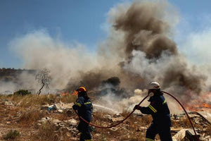 Σε ύφεση τα πύρινα μέτωπα σε Ηλεία, Σαλαμίνα – μάχη με φωτιά και μποφόρ στην Άνδρο