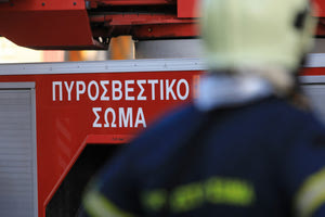 Nίκαια Αττικής: Πυρκαγιά σε διαμέρισμα με απεγκλωβισμούς