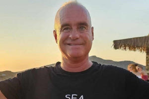 Αμοργός: Συνεχίζεται το θρίλερ με την εξαφάνιση του Αμερικανού τουρίστα – το τελευταίο μήνυμα στην αδερφή του