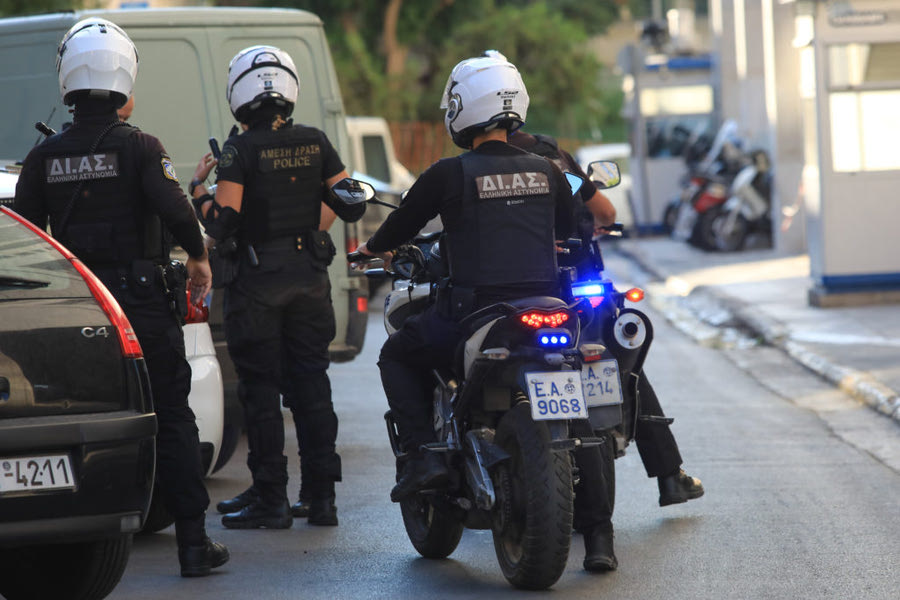 Εξαρθρώθηκε συμμορία ληστών, που αφαιρούσε με βίαιο τράβηγμα αλυσίδες από το λαιμό ηλικιωμένων