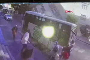 Καρέ καρέ η στιγμή της κατάρρευσης της πολυκατοικίας στην Κωνσταντινούπολη – Ένας νεκρός και επτά τραυματίες