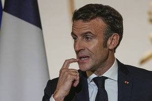 Γαλλία: Ο υποψήφιος της γαλλικής ακροδεξιάς καλεί τον Εμανουέλ Μακρόν να προκηρύξει πρόωρες εκλογές