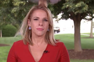 ΗΠΑ: Πουλί προσγειώθηκε στο… κεφάλι δημοσιογράφου έξω από τον Λευκό Οίκο